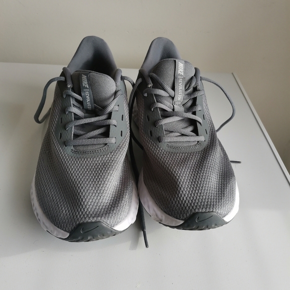 NIKE RÉVOLUTION RUNNING SNEAKERS Size :8.5 - Picture 2 of 7